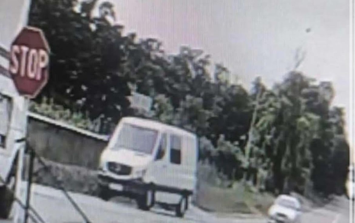 Alertă în Botoșani: Mesaj viral despre o dubă suspectă cu trei indivizi care ar încerca să răpească fete