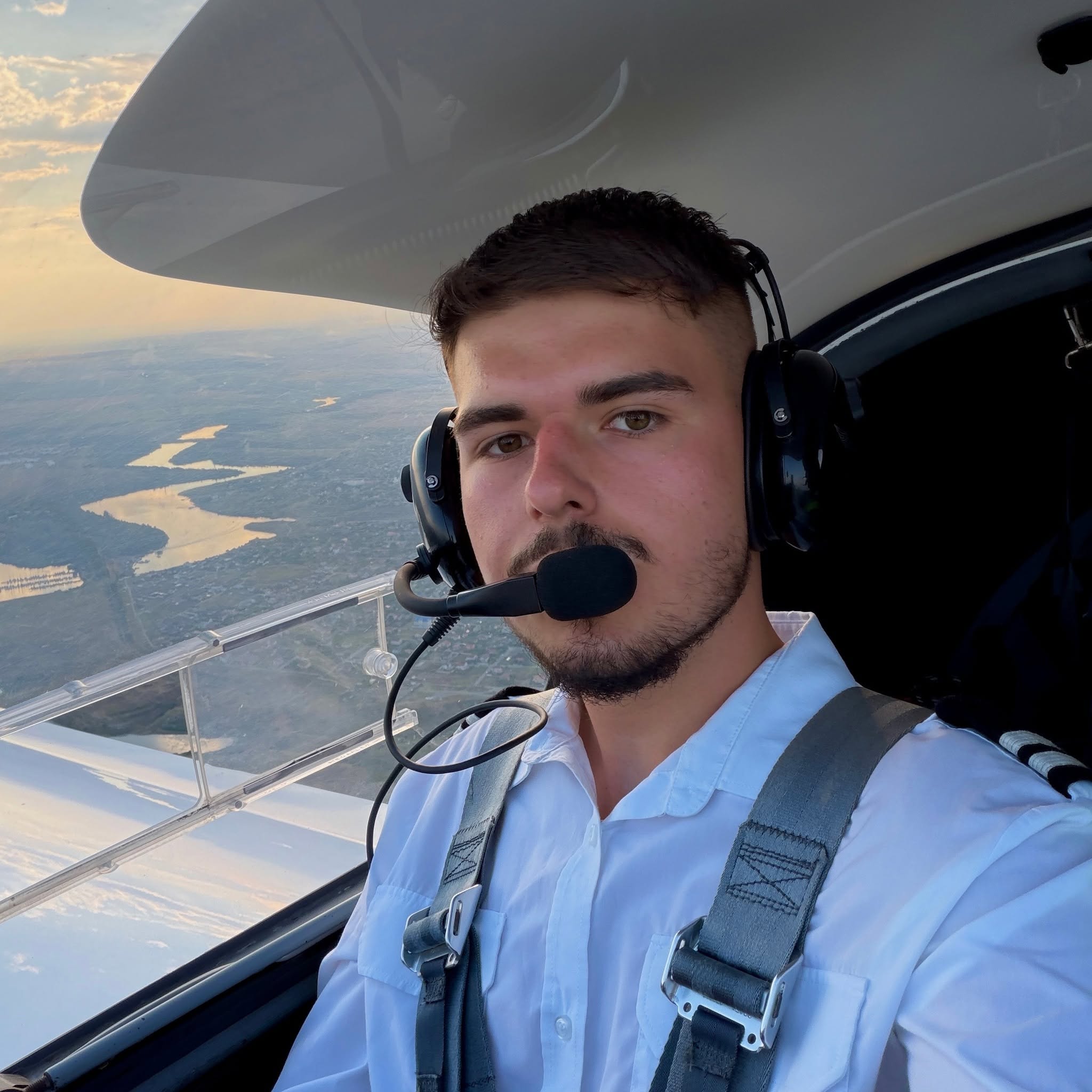 raul boca tanarul care conduce avioane