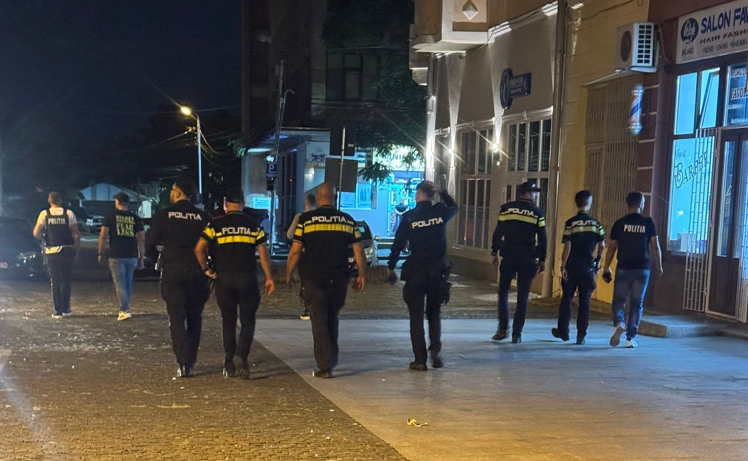 RAZIE de amploare în Centrul Vechi și pe străzile orașului: Sute de persoane legitimate și mașini verificate