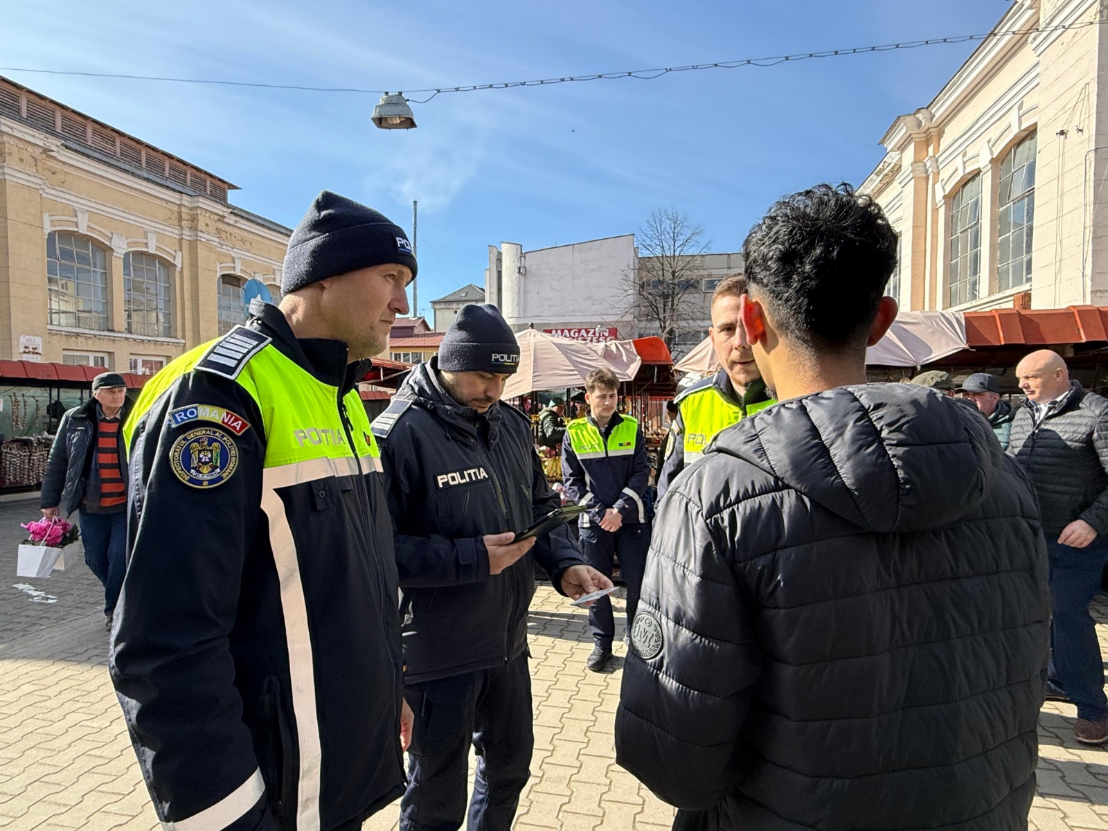 RAZIE pe străzi și în Piața Centrală: Patroni amendați și șoferi lăsați pietoni