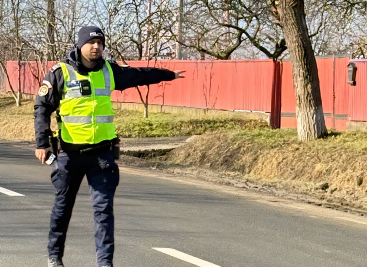 Tupeistul zilei a fost scos din trafic! Fără permis, asigurare și ITP a plecat cu mașina la plimbare 