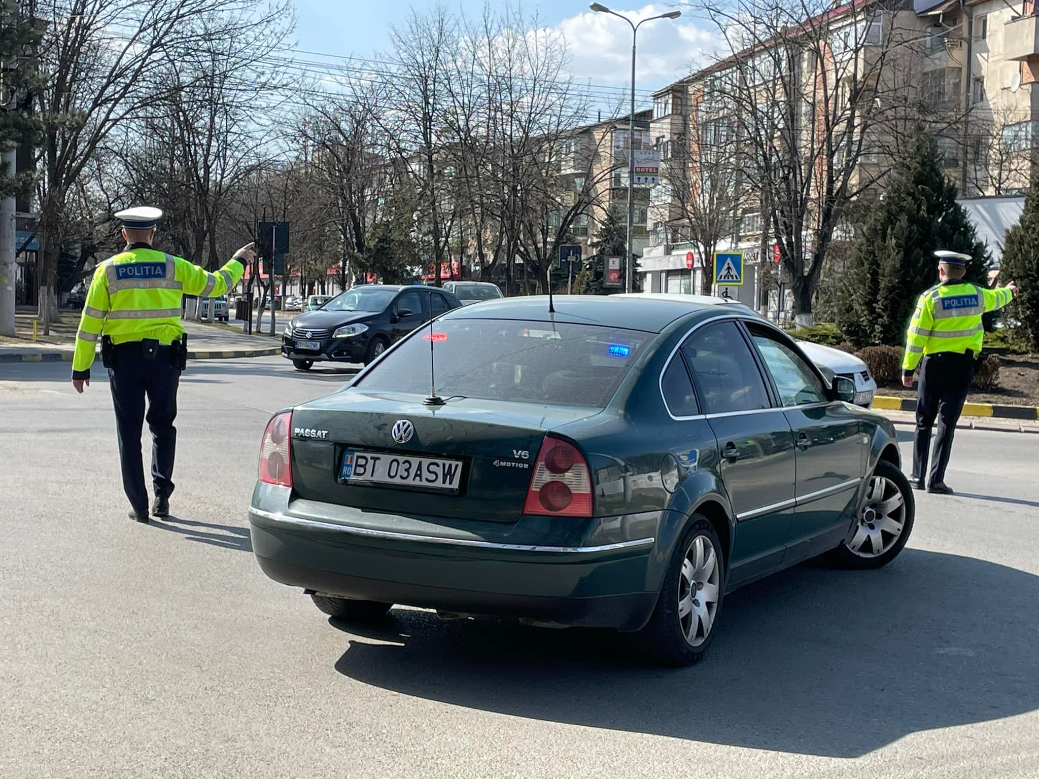 RAZIE cu polițiști și jandarmi: Sute de mașini oprite, amenzi date și permise reținute