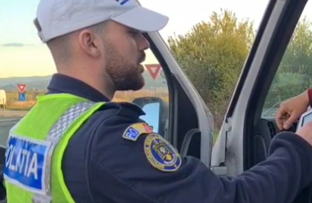 Zeci de mașini trase pe dreapta într-o acțiune „fulger” a polițiștilor 