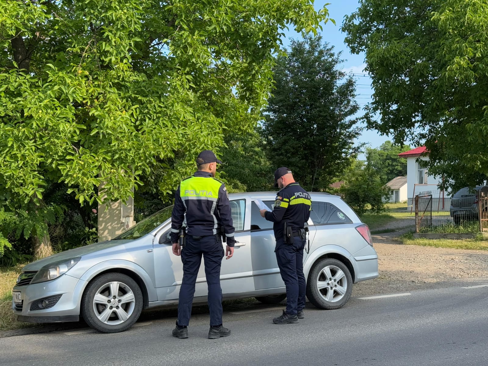 Polițiștii au luat la rând pietonii, bicicliștii și șoferii: 13 permise au fost suspendate