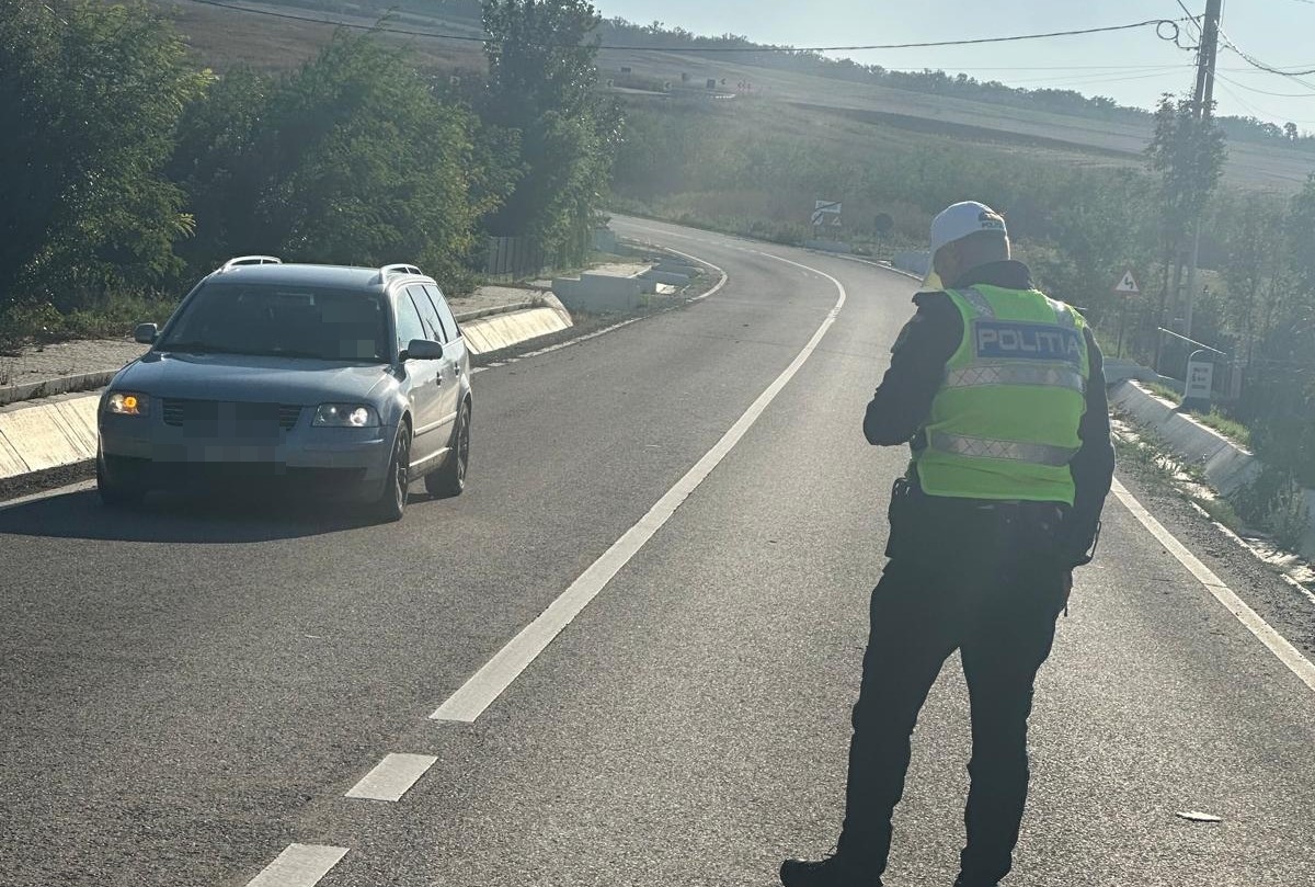 RAZIE a polițiștilor: Mașini trase pe dreapta, scandalagii amendați