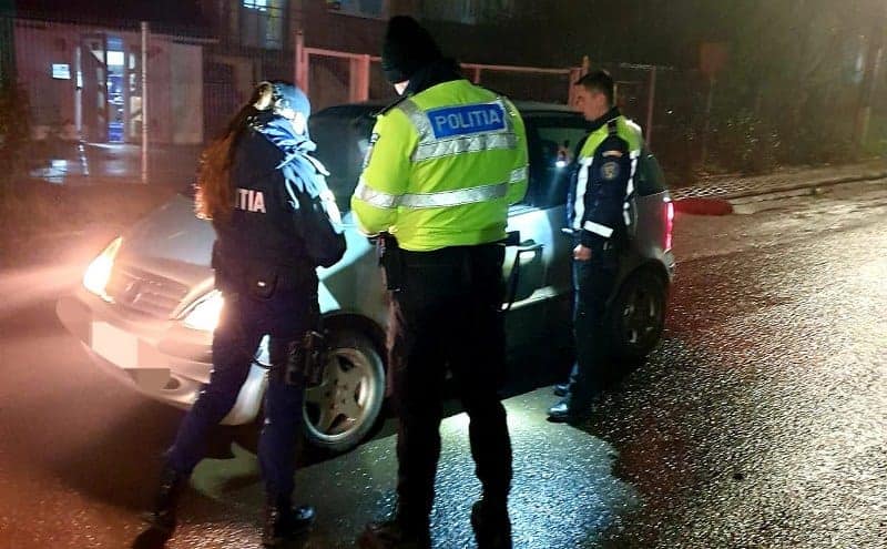 Polițiștii au ieșit pe străzi la Darabani: Zeci de persoane controlate și amenzi aplicate