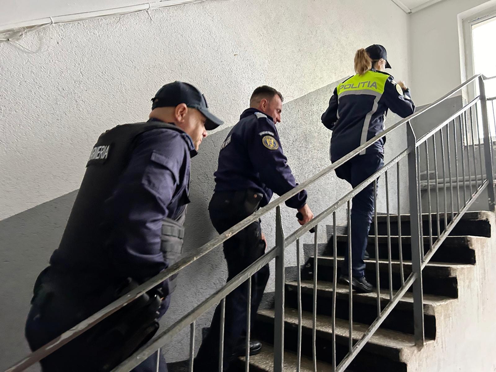 Percheziții la Botoșani cuȘAPTE persoane reținute de polițiști și amenzi de 90.000 de lei 