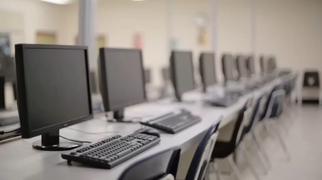 Lege promulgată de Iohannis: NOI reguli pentru obținerea permisului auto