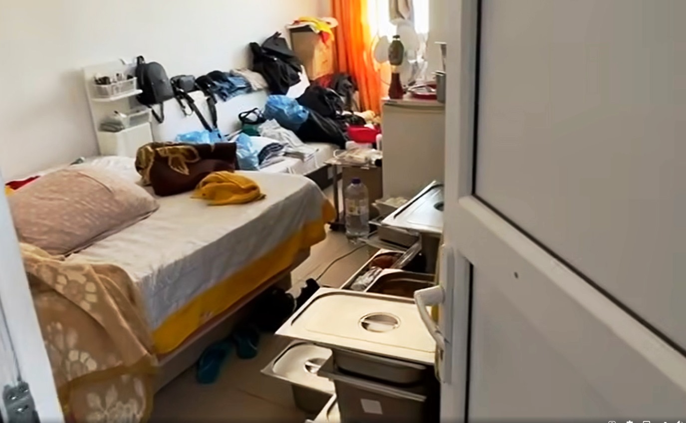 Vreți în ”Stațiunea Tineretului”? Dezastru inimaginabil găsit de Piedone: Frigidere cu mucegai, tigăi ruginite, bucătării ca după război, camere la hotel la fel - VIDEO 