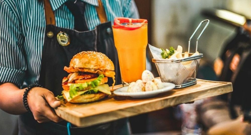 PATRU angajați prinși muncind la negru într-un restaurant din Botoșani 