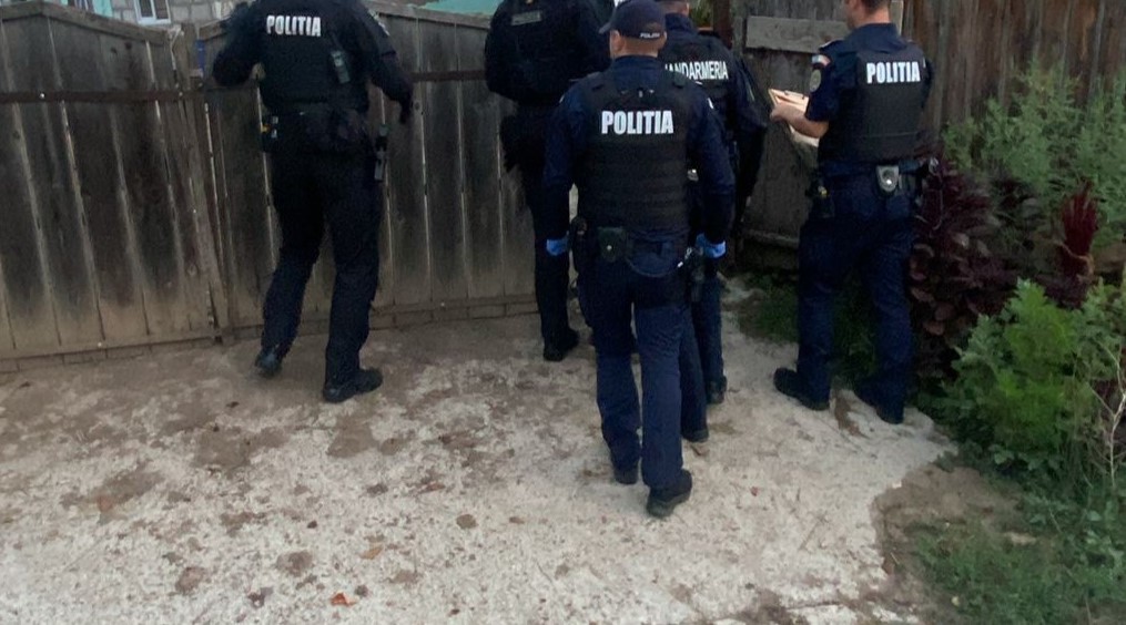 PERCHEZIȚII la Botoșani: Un tânăr de 19 ani a fost reținut de polițiști