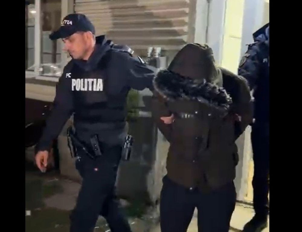 ȘOCANT: Mamă minoră și fiica ei bătute chiar de tatăl fetiței– VIDEO