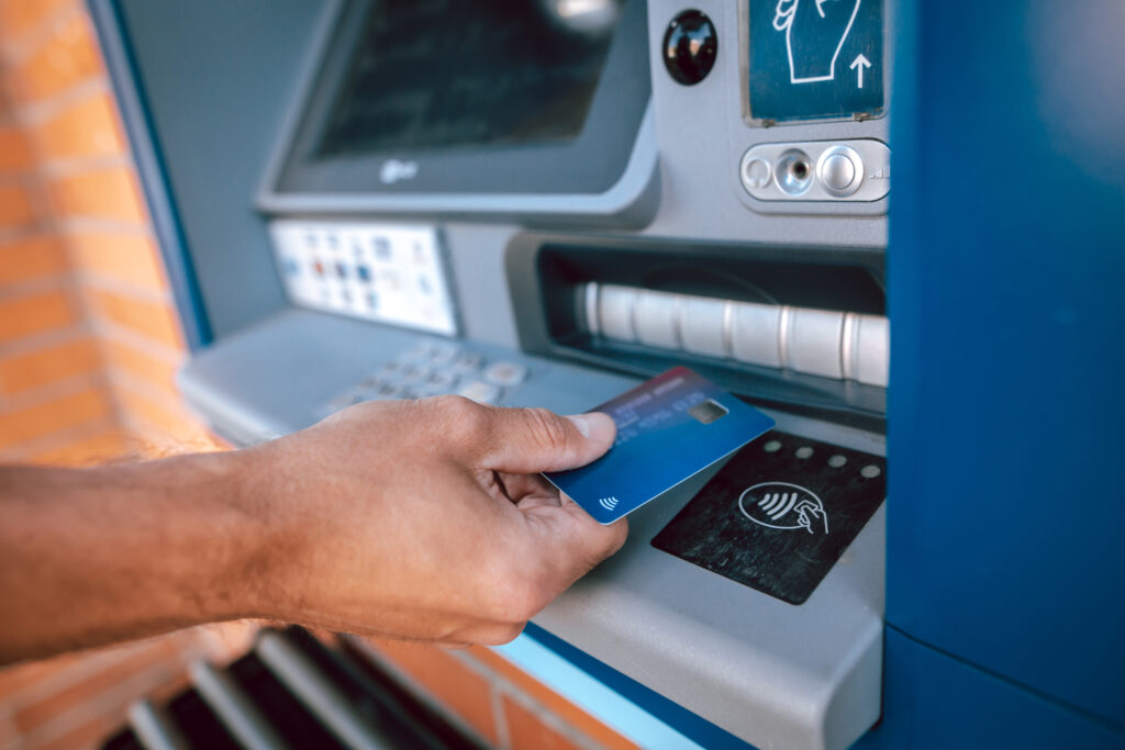 retragere-bancomat