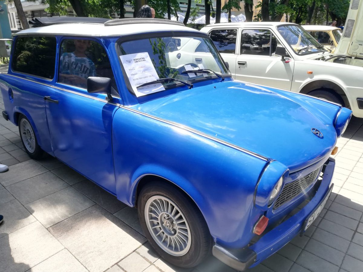 Mașini de epocă expuse pe Pietonalul Unirii – CÂND are loc Retroparada Primăverii 