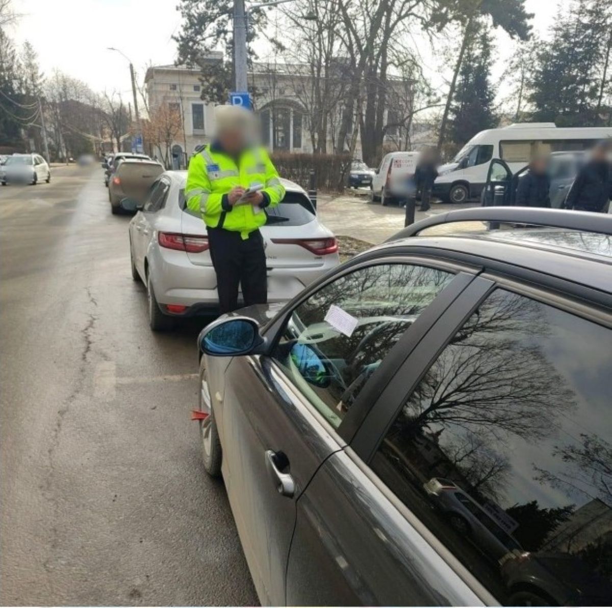 Șoferi pârâți la poliție, roți blocate în parcări 