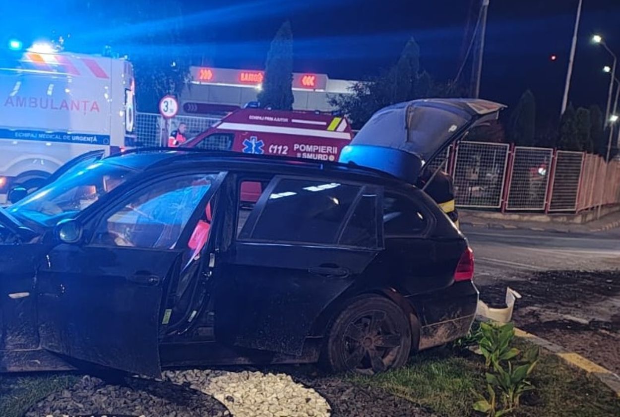 s-a izbit cu masina in sensul giratoriu.