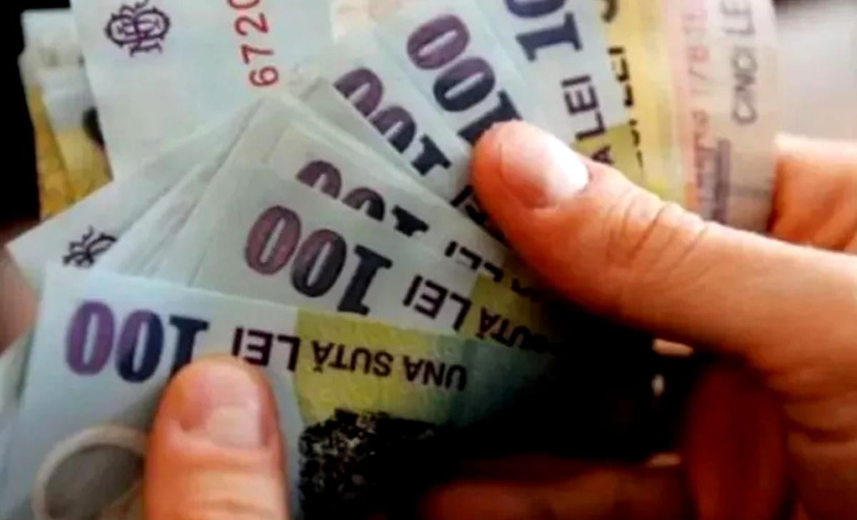 DE ASTĂZI: A crescut salariul minim – CÂT vor lua angajații „în mână”
