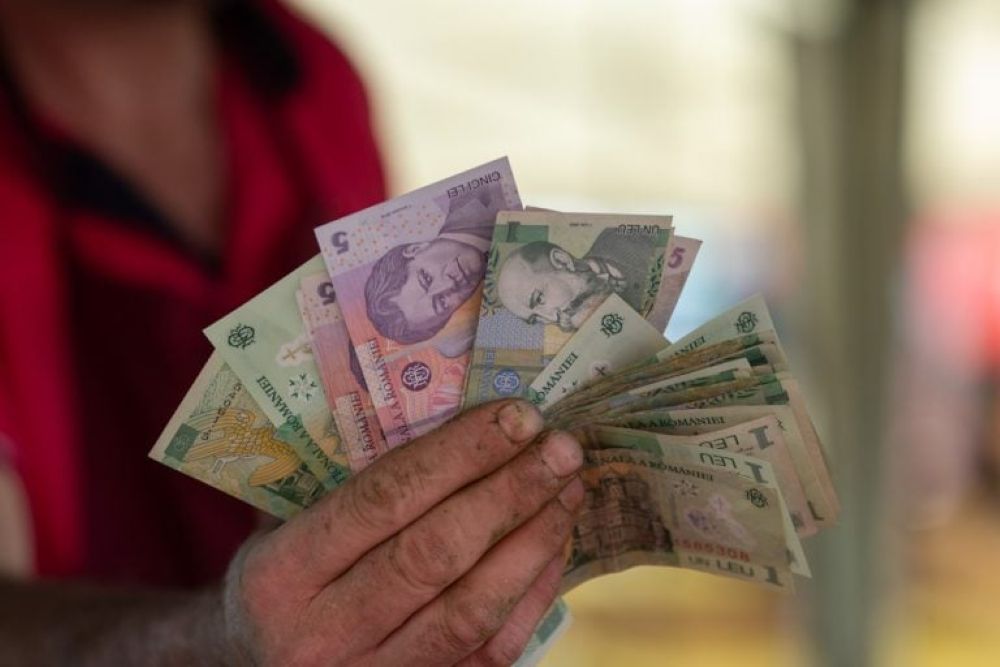 Salarii TĂIATE cu 30% în mai multe unități, se pregătesc și concedieri