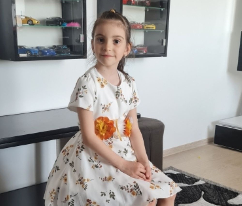 Fata care cântărește doar 24 de kilograme: Inima ei bolnavă nu îi permite să crească