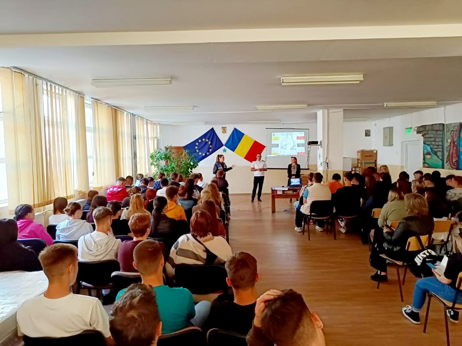 Sute de activități ale polițiștilor desfășurate cu elevii din Botoșani în anul școlar 2023-2024