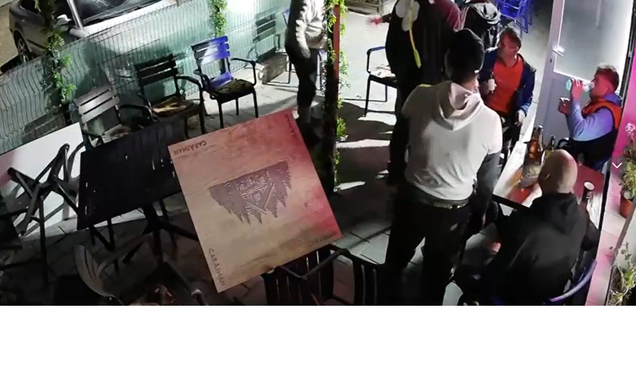 scandal pe terasa unui bar