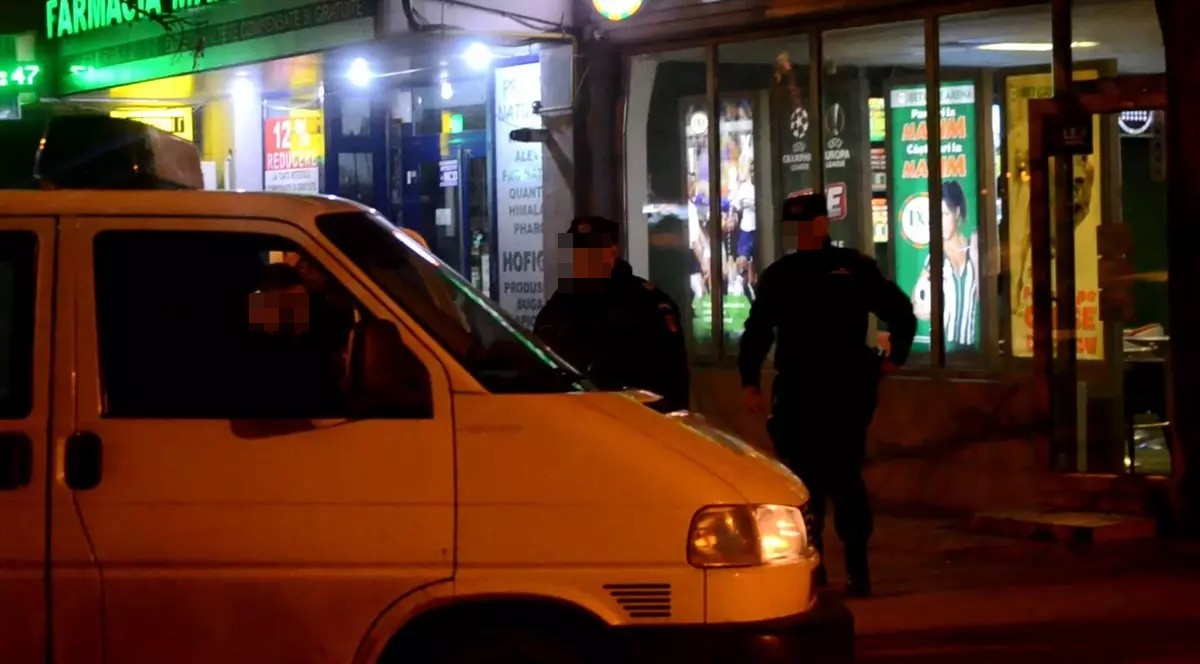 Polițiștii chemați într-o casă de pariuri după ce un botoșănean s-a apucat de furat 