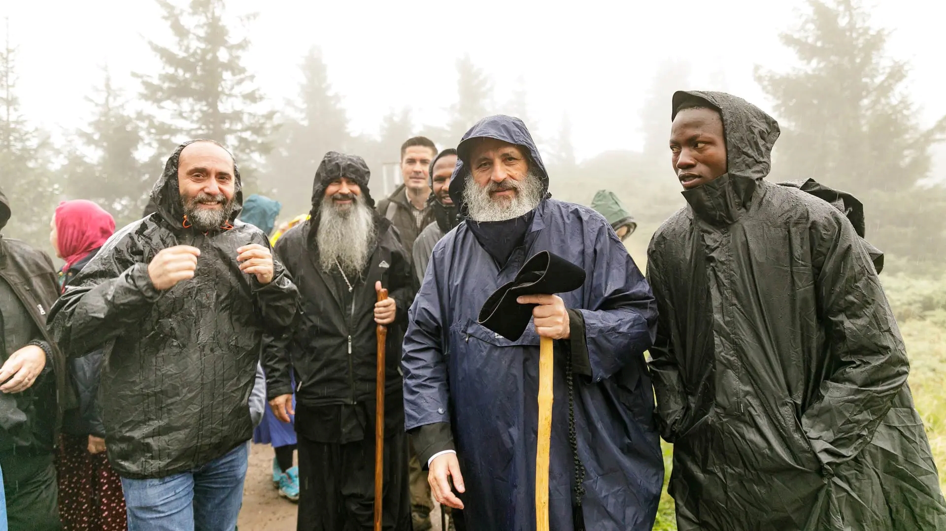 IPS Teofan, mitropolitul iubit de botoșăneni a urcat în vârful muntelui în zi de mare sărbătoare