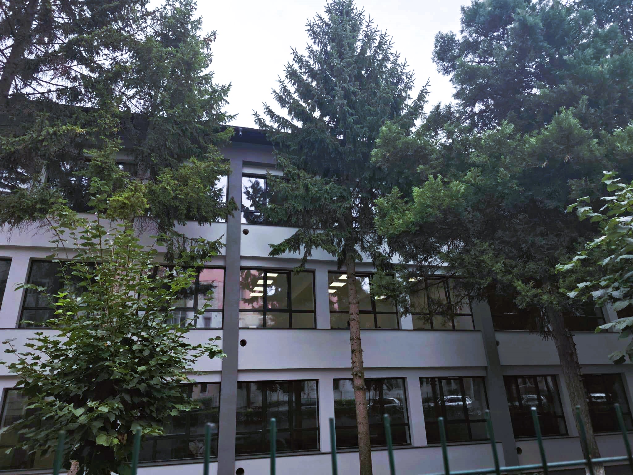 ASTĂZI: Primii elevi din municipiu au revenit în sălile de clasă modernizate: Cel mai harnic constructor care a devansat termenele 