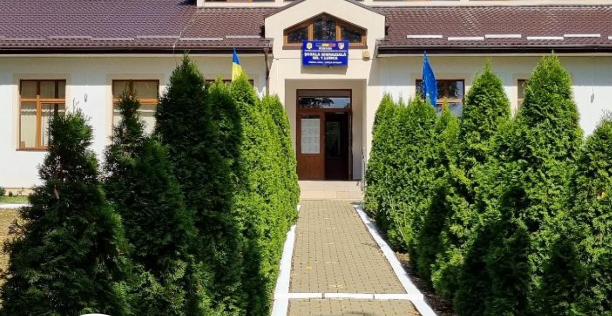 O școală din Botoșani angajează administrator financiar