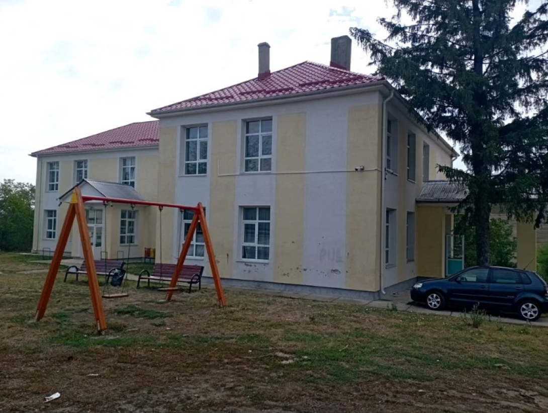 Ultima modă printre mulți primari din județ: Aruncă banii pe școli pe care pun lacătul înainte de inaugurare