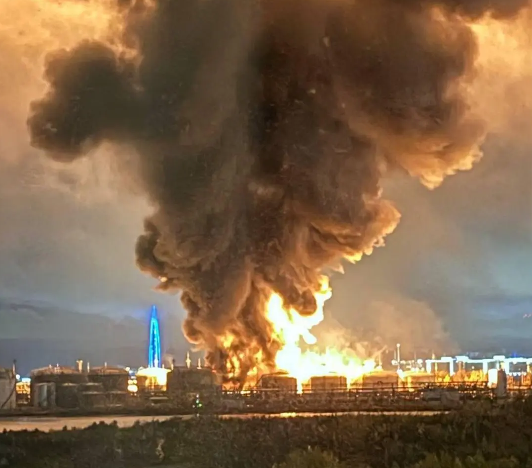 Atac masiv cu drone asupra Rusiei. Un terminal petrolier și un centru de date din Sankt Petersburg au fost lovite