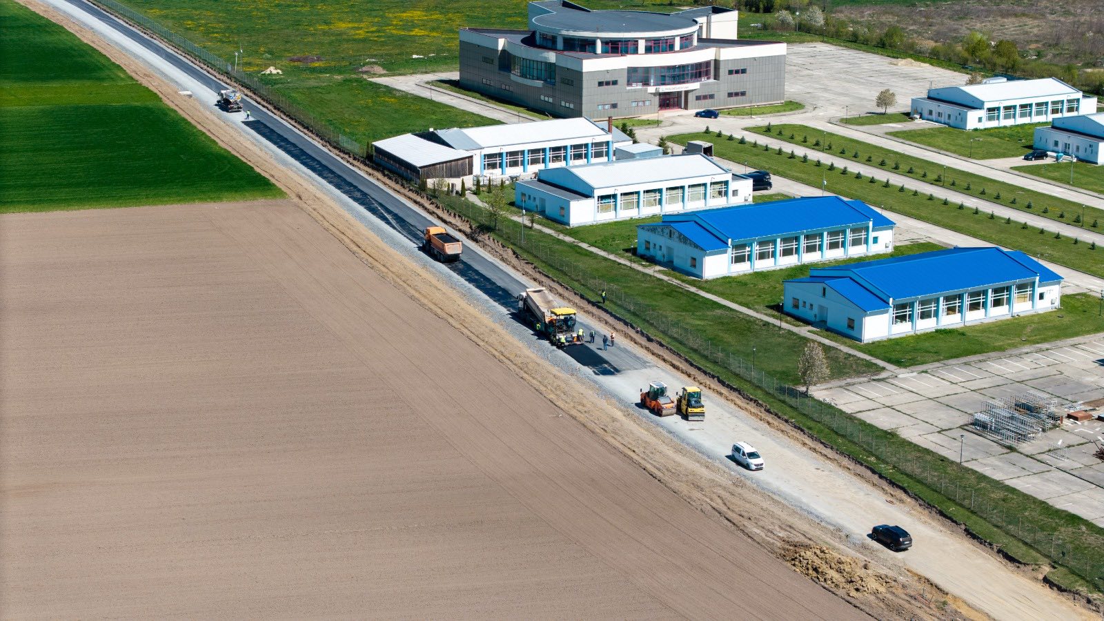 se asfalteaza drumul spre aeroportul suceava (