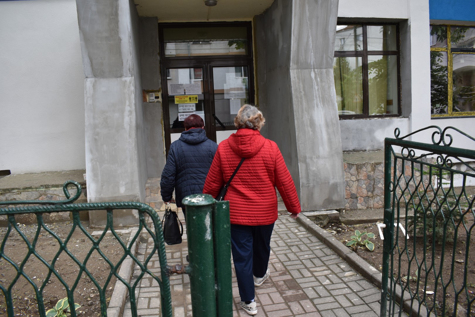 Prezență de peste 50% în țară, la Botoșani se votează mai mult la sate 