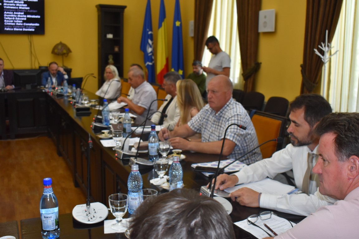 „Sirena” din Consiliul Local, la prima interpelare: Mă întreabă mai mulți părinți… – VIDEO 