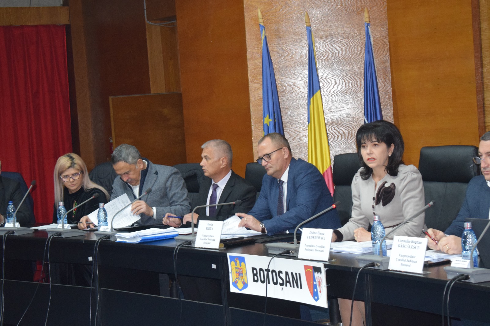 Trădare liberală: Doina Federovici citea în plenul CJ răspunsurile la întrebările ”secrete” discutate în ședințele interne de la PNL – VIDEO 