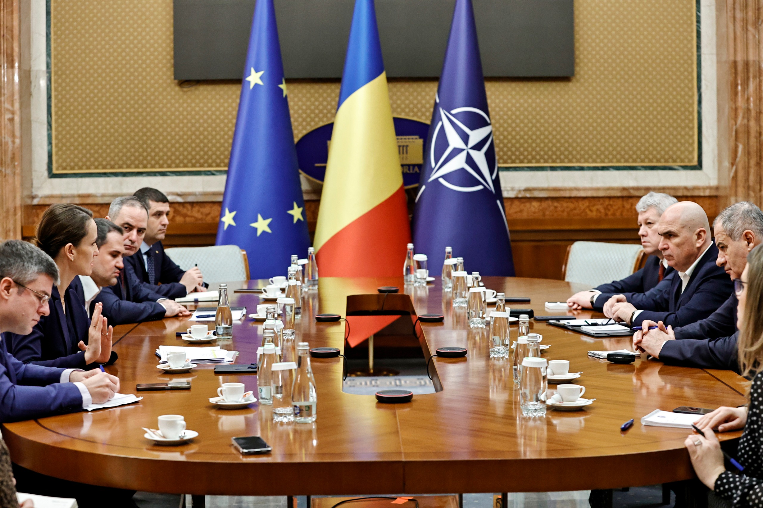 Ședință la Guvern pentru oamenii blocați din cauza războiului, zboruri pregătite pentru aducerea lor în țară 