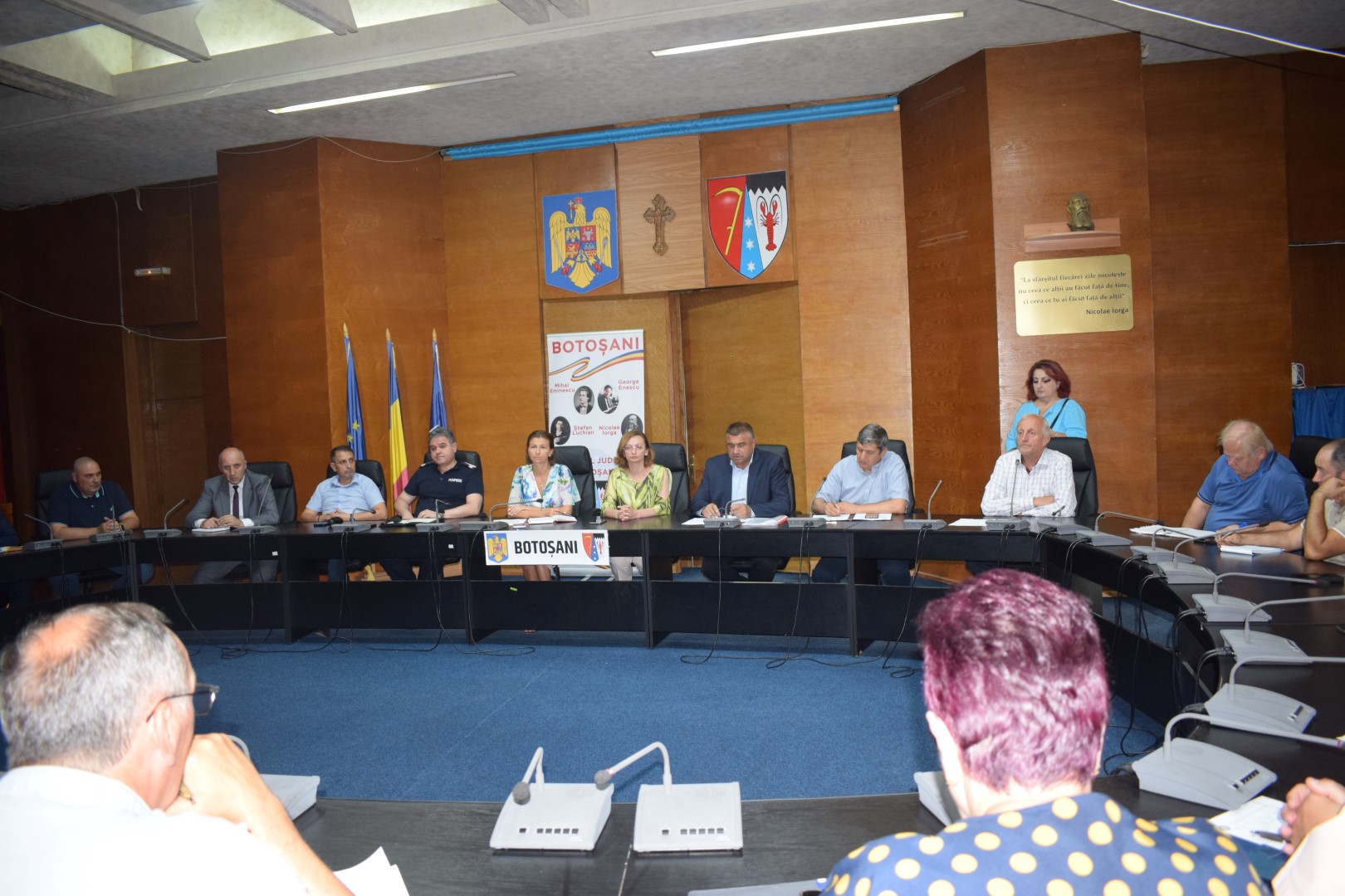 Două botoșănence mușcate de un câine cu rabie, ședință de urgență la Prefectură: Nu i-am găsit încă stăpânul