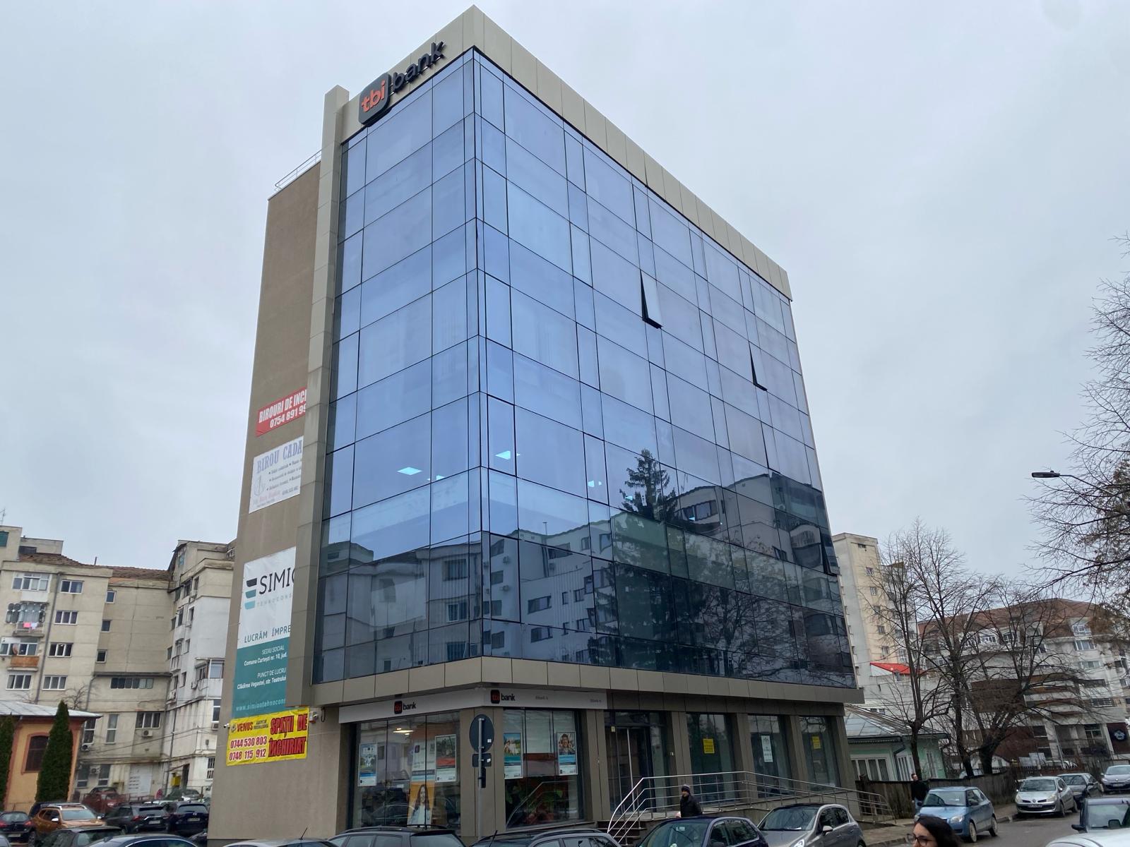 Liberalii au renunțat la sediul pe două etaje din turnul de birouri și au trecut pe modul de austeritate 