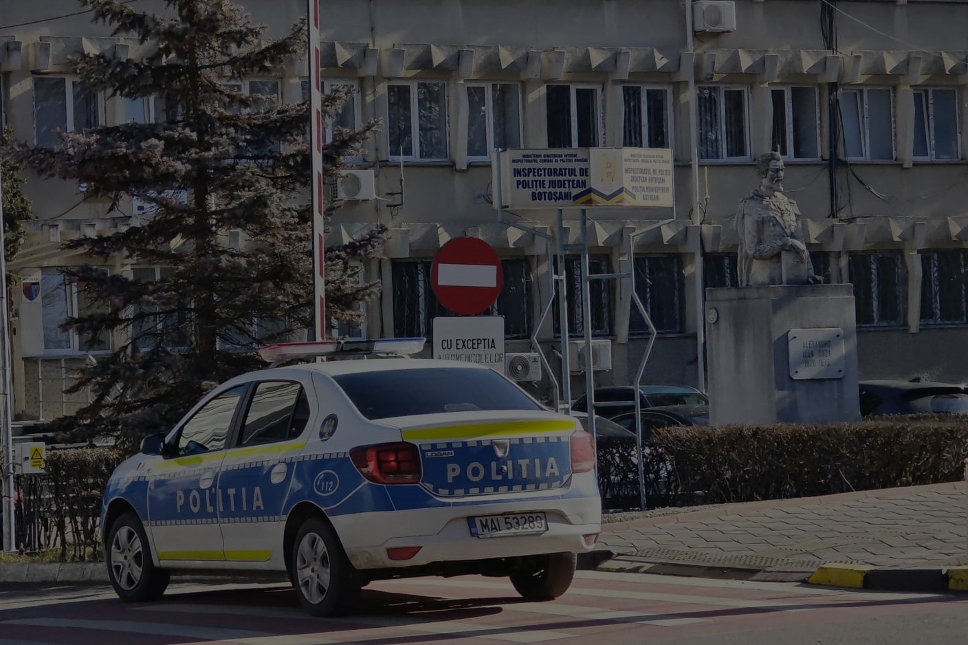 Adolescent reținut pentru că ar fi omorât un bărbat care îi putea fi tată  