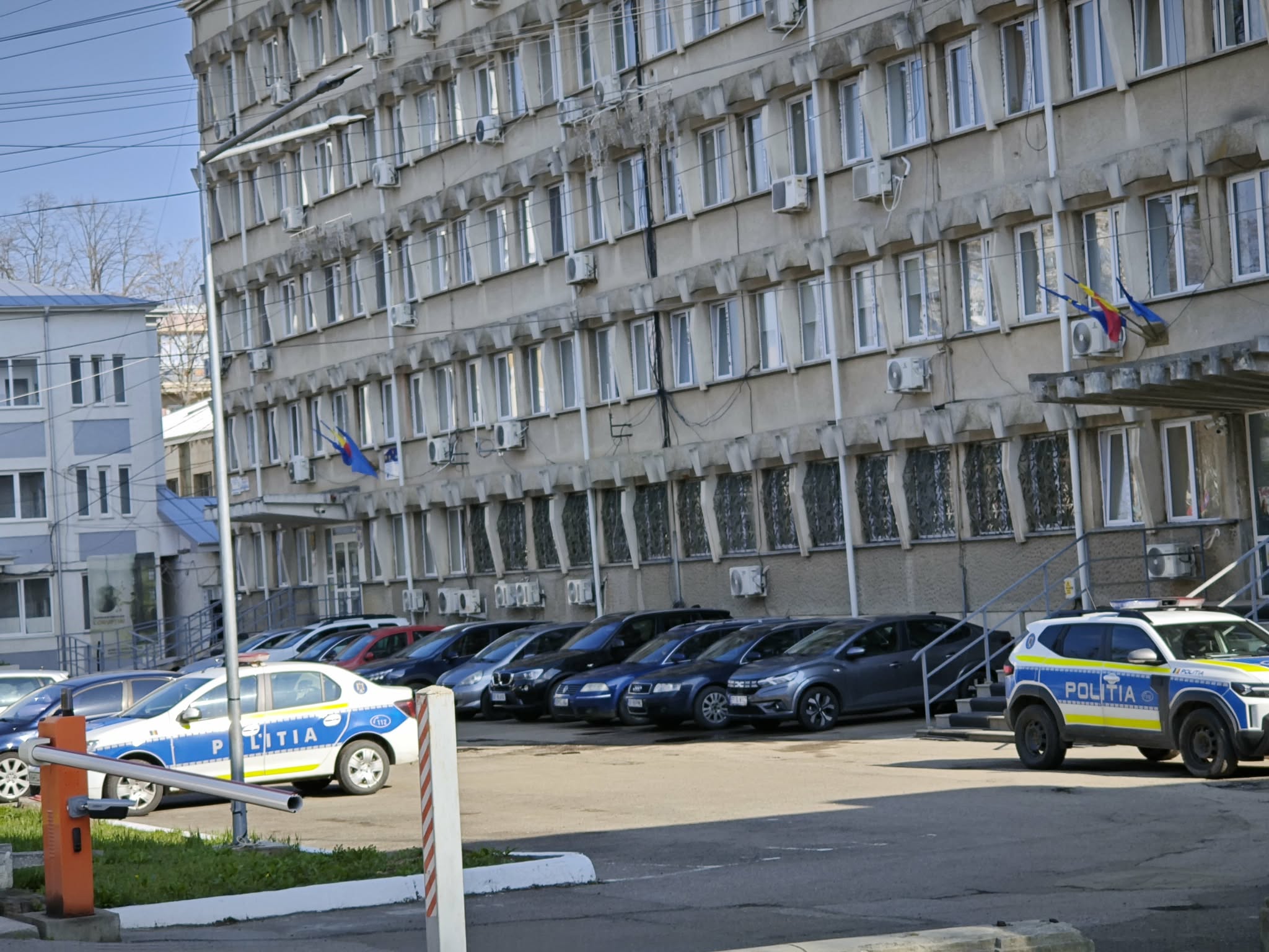 Nu a rezistat nici 24 de ore! Botoșănean dus la sediul Poliției după ce s-a apropiat prea mult de o persoană