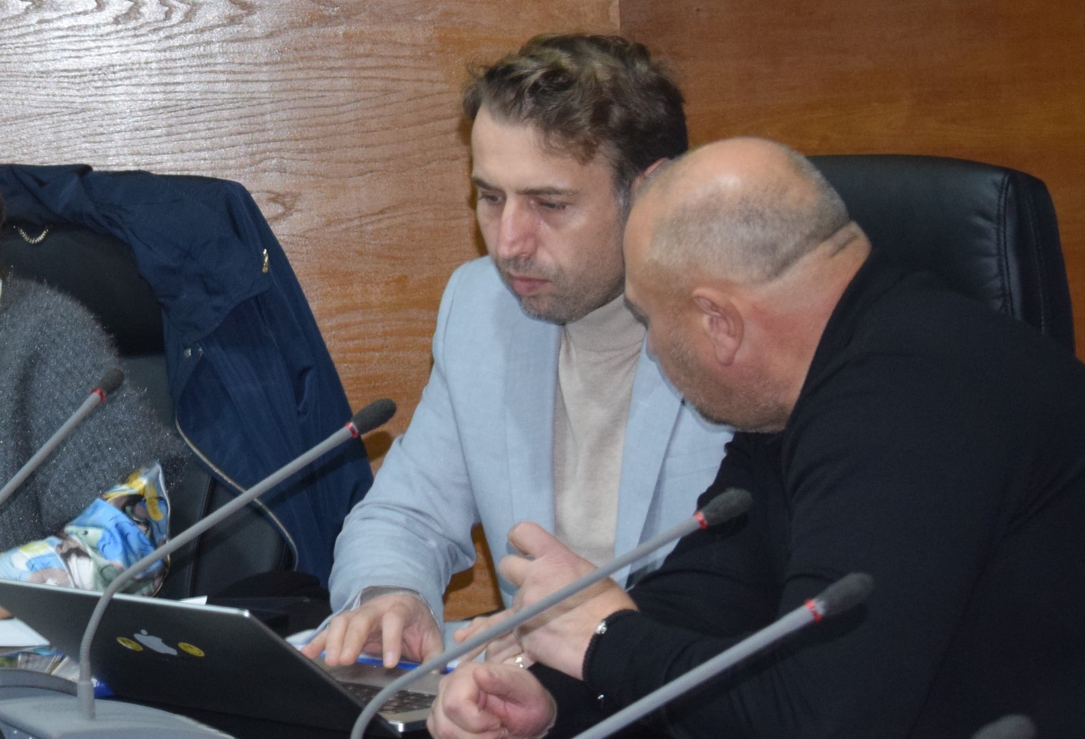 Poate să vină iarna: Șeful cel nou de la „Drumuri” chemat la raport în ședință – VIDEO