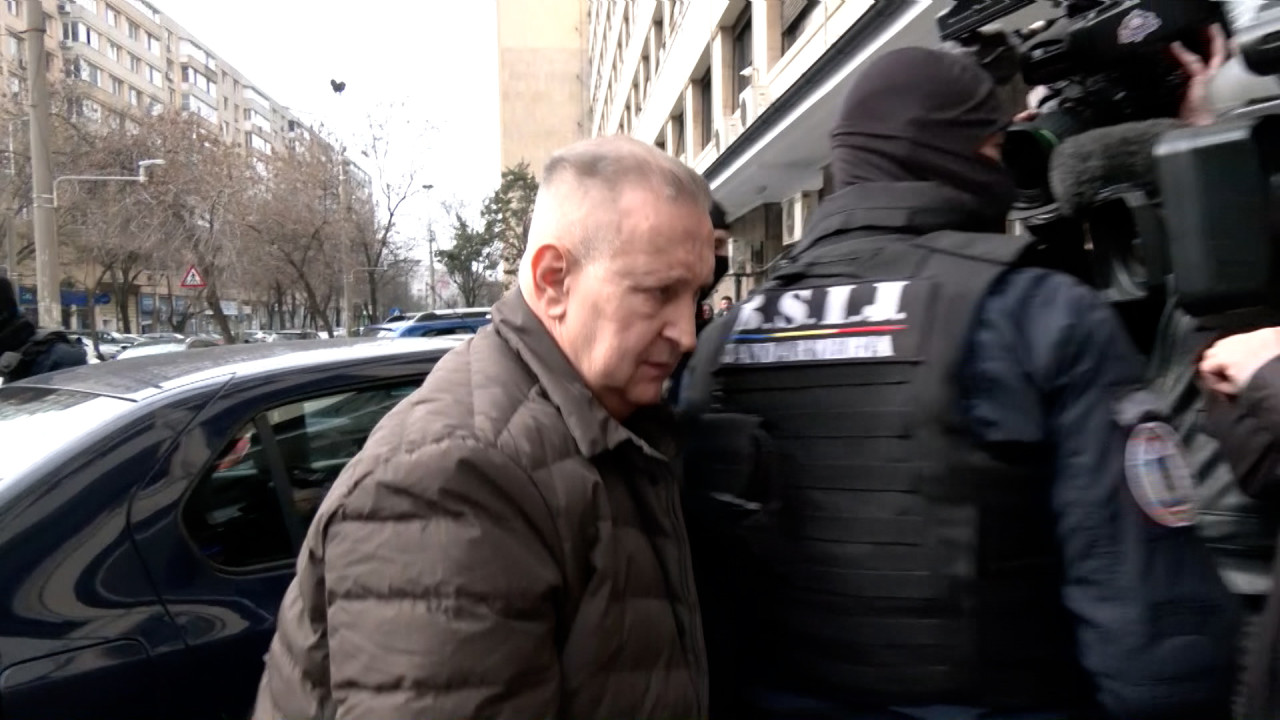 seful ARR prins cu banii din spăgi.