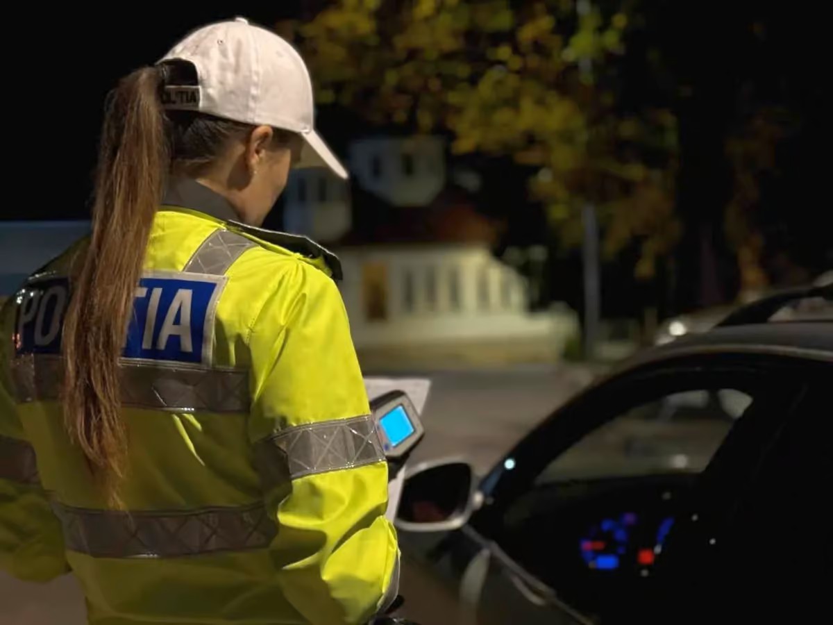 Tânăr prins circulând pe sens opus, polițiștii l-au liniștit cu amendă și dosar penal 