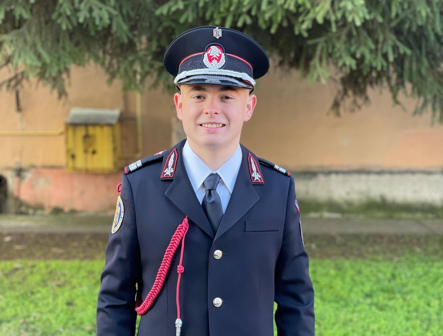 Un telefon a schimbat totul: Tânărul care a salvat o familie de la un necaz mare