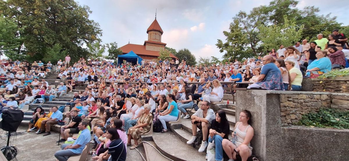 PROGRAMULFestivalului Seri Eminesciene, de la ateliere și lansări  de carte, la Fără Zahăr, Țapinarii și Berti Barbera – VIDEO 