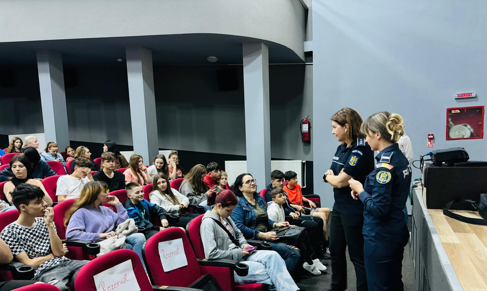 Sesiune de informare susținută la Dorohoi de polițiștii botoșăneni pe tema disparițiilor de minori