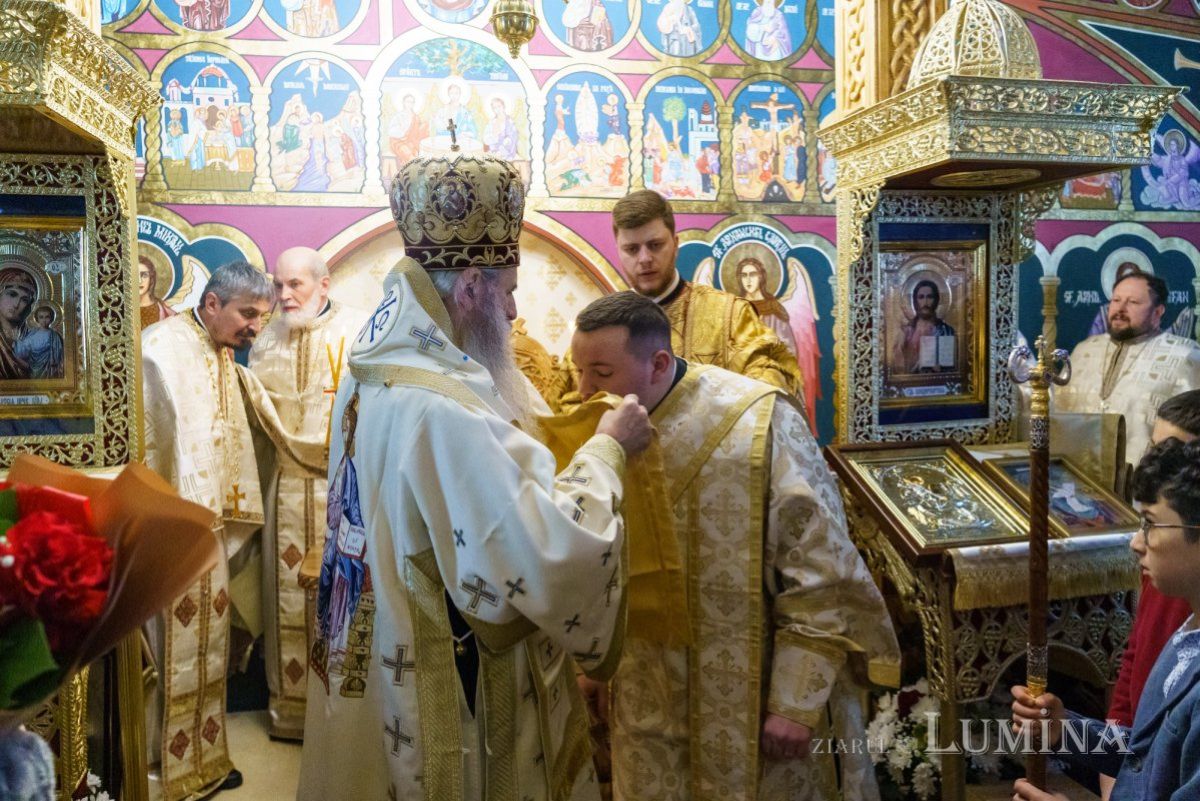 tanar teolog hirotonit