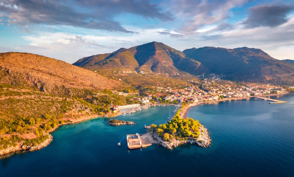 Vulcan considerat stins, plin cu magmă după 100.000 de ani