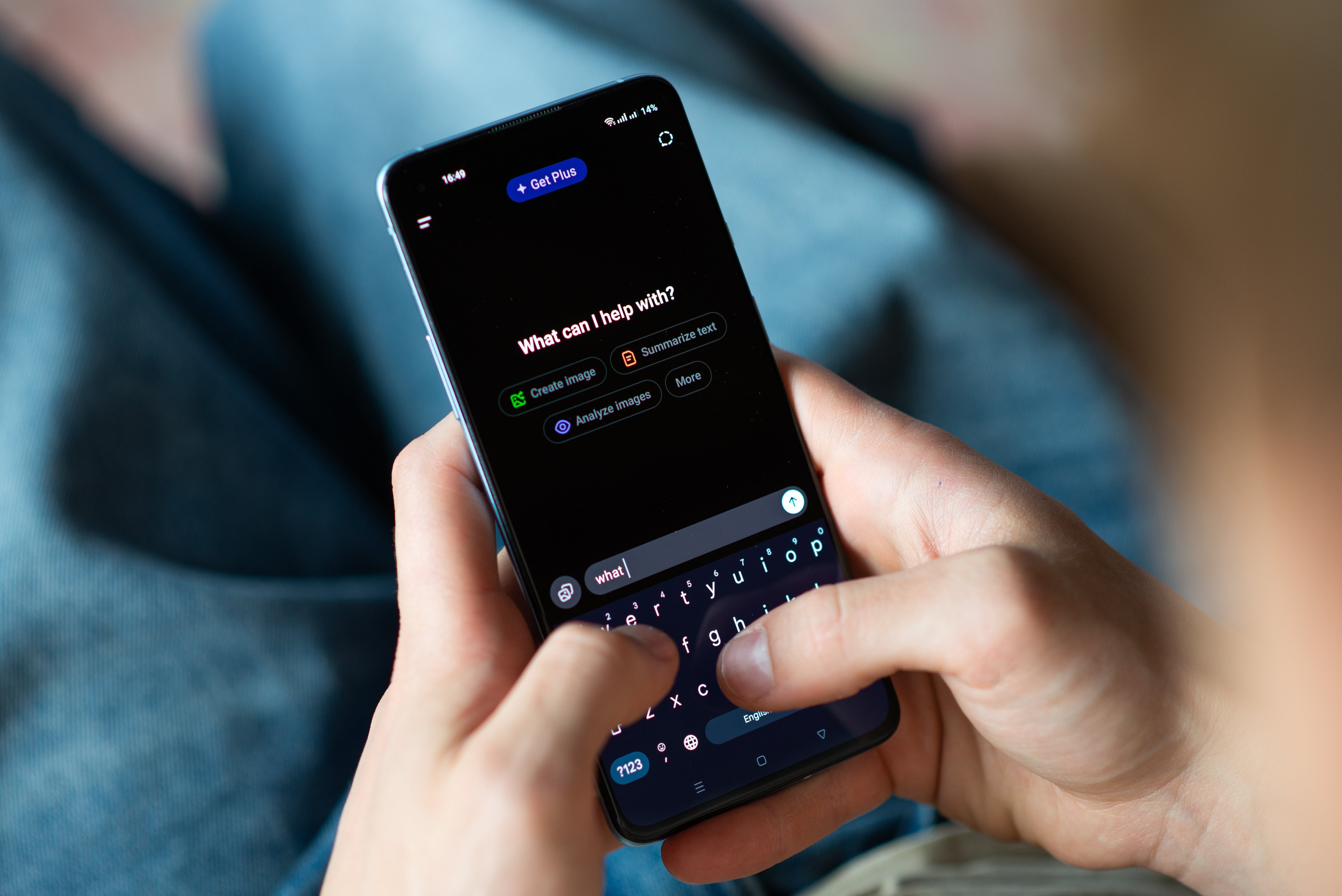 Românii, nedumeriți de termenii financiari: Ce întrebări pun pe ChatGPT