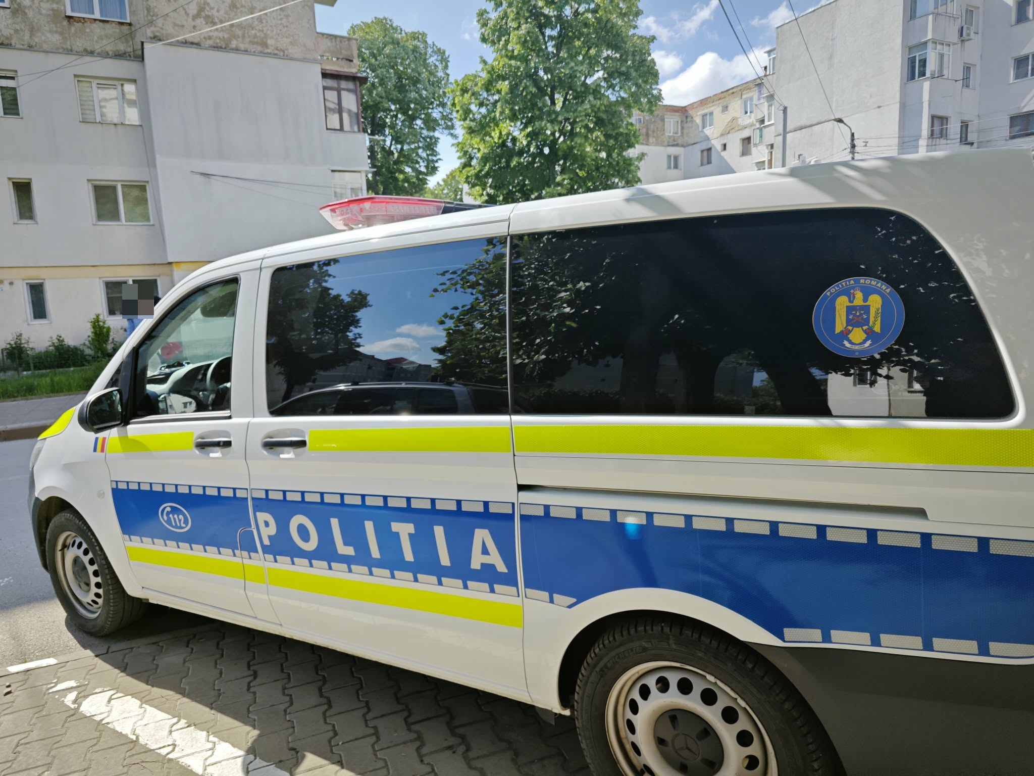 si a batut fratele.